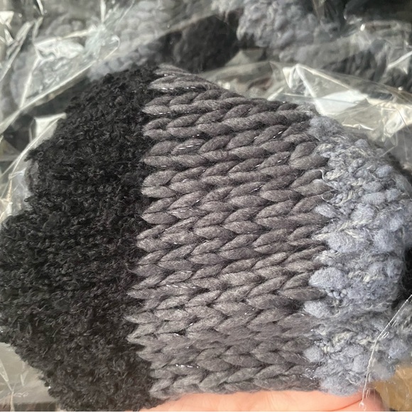 C.C Exclusives infinity scarf, and smart tip gloves set - Picture 3 of 13